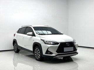 2023 Toyota Yaris L X XP150 Рестайлинг, белый, 1354000 рублей, вид 1