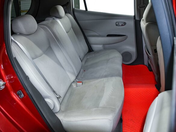 2012 Nissan Leaf (EM57) I (ZE0/AZE0), красный, 729000 рублей - вид 8