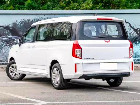 2022 Wuling Hongguang Plus, белый, 1400000 рублей - вид 1