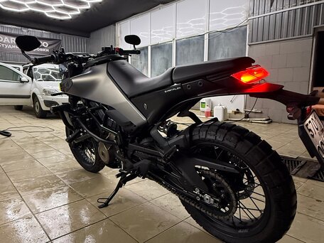 2024 Husqvarna Svartpilen 401, чёрный, 595000 рублей, вид 4