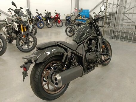 2024 Honda CMX 1100 Rebel, серый, 1180000 рублей, вид 3
