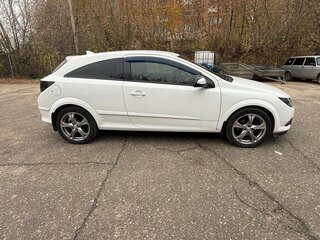 2009 Opel Astra GTC H Рестайлинг, белый, 600000 рублей, вид 3