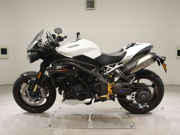 2019 Triumph Speed Triple, белый, 1099000 рублей