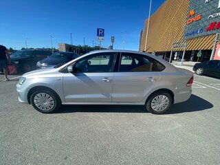 2017 Volkswagen Polo V Рестайлинг, серебристый, 1050000 рублей, вид 3