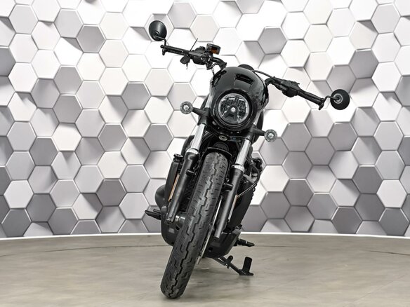 2022 Harley-Davidson Nightster, чёрный - вид 4