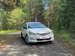 2015 Hyundai Solaris I Рестайлинг, белый, 600000 рублей, вид 4
