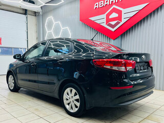 2015 Kia Rio III Рестайлинг, чёрный, 977000 рублей, вид 4