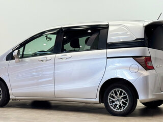 2010 Honda Freed Spike I Рестайлинг, серебристый, 970000 рублей, вид 5
