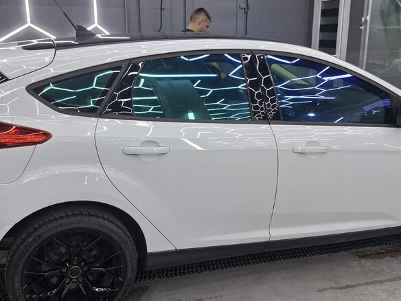 2017 Ford Focus III Рестайлинг, белый, 1400000 рублей - вид 6