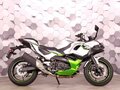 2025 Kawasaki Ninja 7, серебристый, 869000 рублей - вид 2