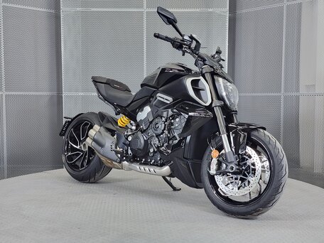 2024 Ducati Diavel V4, чёрный, 2549000 рублей, вид 2