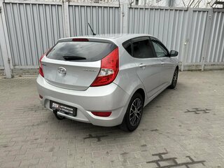 2013 Hyundai Solaris I, серебристый, 675000 рублей, вид 4