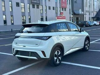 2026 BYD Dolphin 44.9 kWh I, белый, 1350002 рублей, вид 4