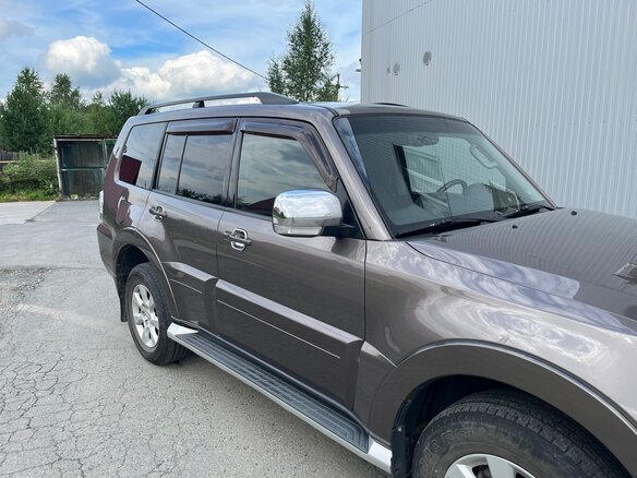 2011 Mitsubishi Pajero IV Рестайлинг 1, коричневый, 2000000 рублей - вид 6