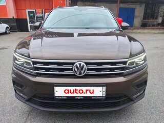 2017 Volkswagen Tiguan II, коричневый, 2022000 рублей, вид 2