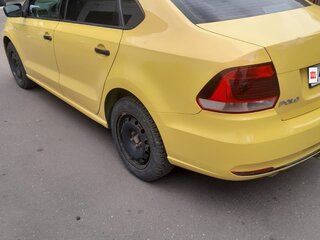 2018 Volkswagen Polo V Рестайлинг, жёлтый, 650000 рублей, вид 2