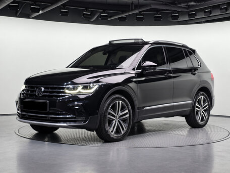2023 Volkswagen Tiguan II Рестайлинг, чёрный, 3690000 рублей, вид 2