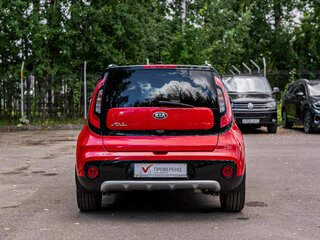 2017 Kia Soul II Рестайлинг, красный, 1244000 рублей, вид 4