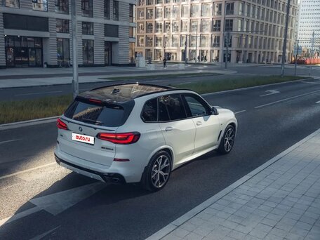 2020 BMW X5 M50d IV (G05/G18), белый, 7900000 рублей, вид 5