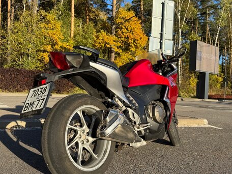 2010 Honda VFR 1200, красный, 640000 рублей, вид 4