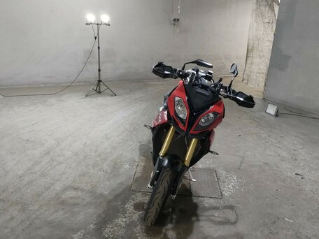 2015 BMW S 1000 XR, красный, 1277000 рублей, вид 3