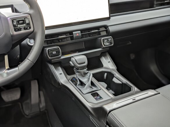 2026 Toyota RAV4 V (XA50), чёрный, 4180000 рублей - вид 11
