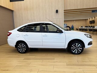 2026 Lada (ВАЗ) Granta I Рестайлинг, белый, 1324000 рублей, вид 3