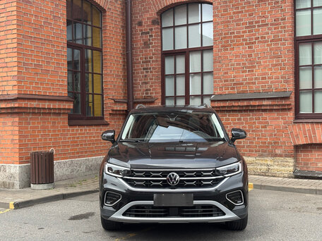 2023 Volkswagen Tayron I Рестайлинг, чёрный, 2600000 рублей, вид 2