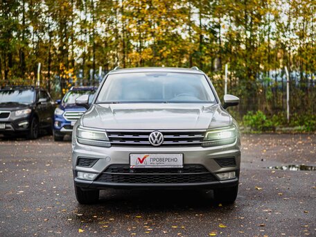 2017 Volkswagen Tiguan II, серебристый, 1955000 рублей, вид 3
