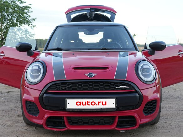 2019 Mini Hatch JCW III (F55/F56) Рестайлинг, красный - вид 2