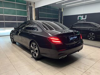 2016 Mercedes-Benz E-Класс 200 V (W213, S213, C238), чёрный, 3250000 рублей, вид 4