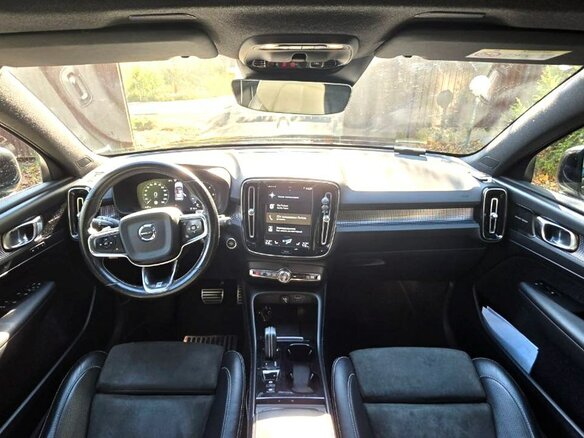 2018 Volvo XC40 I, чёрный, 2650000 рублей - вид 4