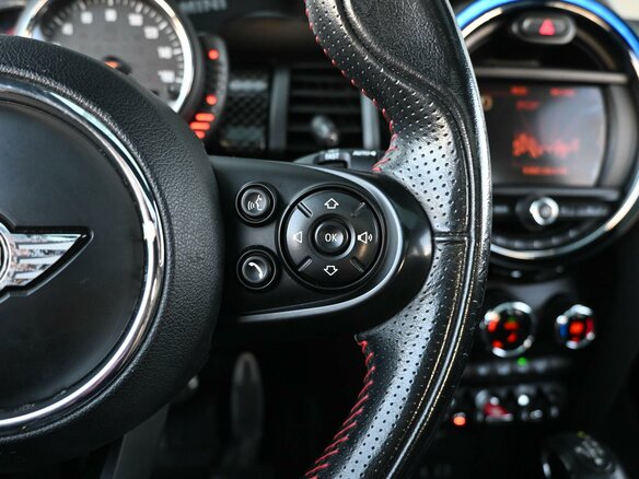 2016 Mini Hatch Cooper S III (F55/F56), серый, 1780000 рублей - вид 16