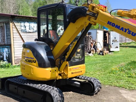 2015 Komatsu PC38, жёлтый, 3500000 рублей, вид 1