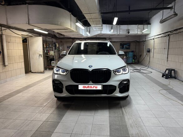 2019 BMW X5 30d IV (G05/G18), белый - вид 1