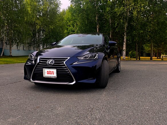 2017 Lexus IS 300 III Рестайлинг, синий, 2750000 рублей - вид 2