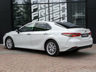 2019 Toyota Camry VIII (XV70), белый, 2835000 рублей, вид 2