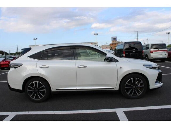2017 Toyota Harrier III (XU60) Рестайлинг, белый, 2400000 рублей - вид 7