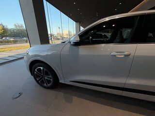 2025 Audi Q5 Sportback TFSI quattro S tronic II (GU), белый, 6900000 рублей, вид 3