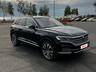 2021 Volkswagen Touareg III, чёрный, 8999999 рублей, вид 3