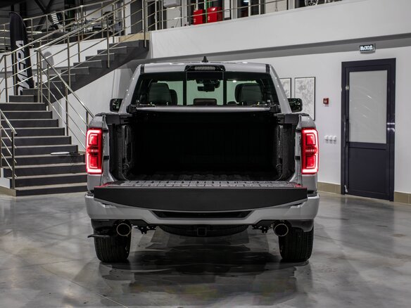 2026 Ram 1500 Crew Cab eTorque V Рестайлинг, серебристый, 11300000 рублей - вид 9
