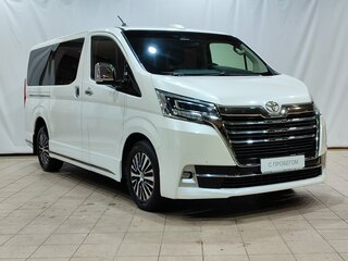2020 Toyota HiAce H300, белый, 6800000 рублей, вид 2