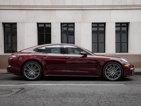 2022 Porsche Panamera 4S II Рестайлинг, красный, 11500000 рублей, вид 4