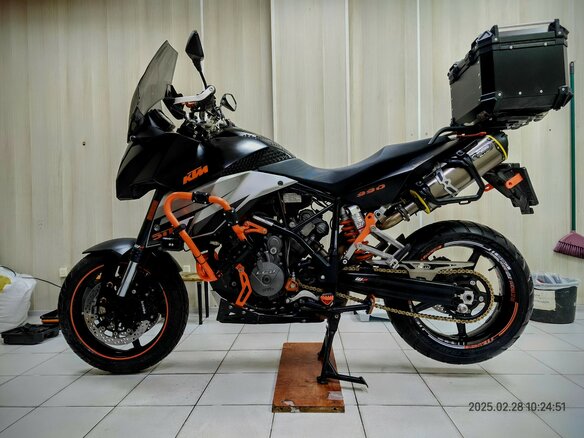 2010 KTM 990 SM, чёрный, 700000 рублей - вид 6