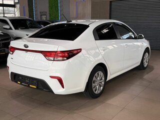 2019 Kia Rio IV, белый, 1150000 рублей, вид 4