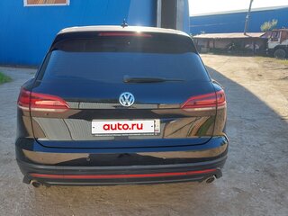 2019 Volkswagen Touareg III, чёрный, 4400000 рублей, вид 4