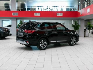 2019 Mitsubishi Outlander III Рестайлинг 3, чёрный, 1840000 рублей, вид 2