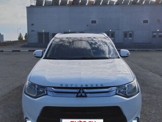 2014 Mitsubishi Outlander III Рестайлинг, белый, 1400000 рублей, вид 1