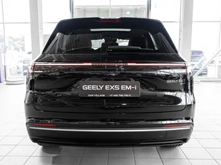 2026 Geely EX5 Гибрид EM-i, чёрный, 3974990 рублей, вид 4