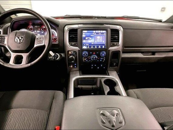 2024 Ram 1500 Crew Cab V, красный - вид 5